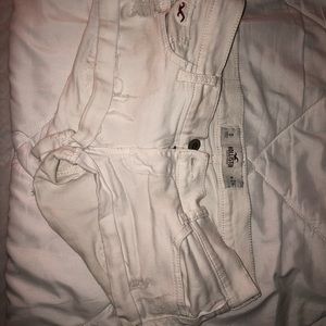 White Hollister shorts